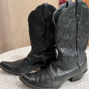 Ariat Women’s Black leather Size 8b